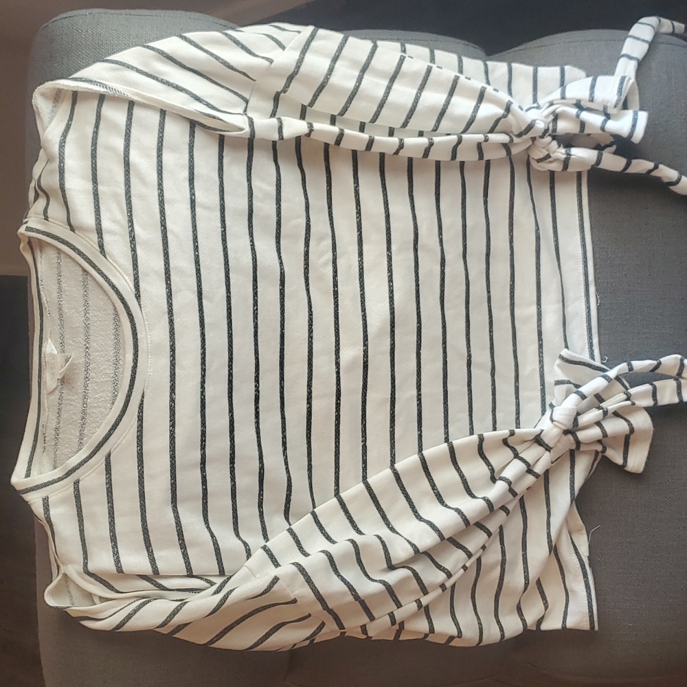 Caslon Cold Shoulder Sweater w. Sleeve Ties